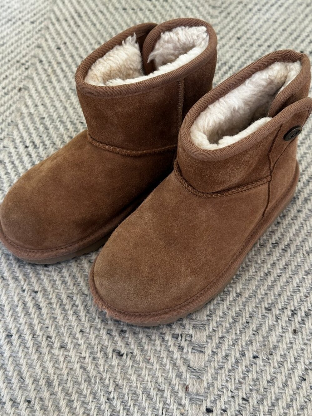 NEW UGG JONA CHESTNUT SUEDE SHEARLING‎ MINI KIDS BOOTS Size 12